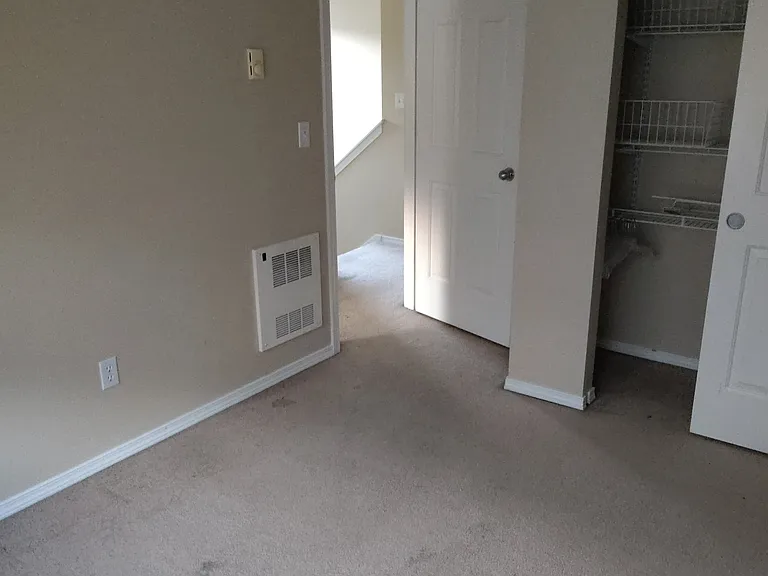 5225B 11th Ave NE — Photo 8