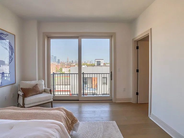 931 Madison St #405 — Photo 15