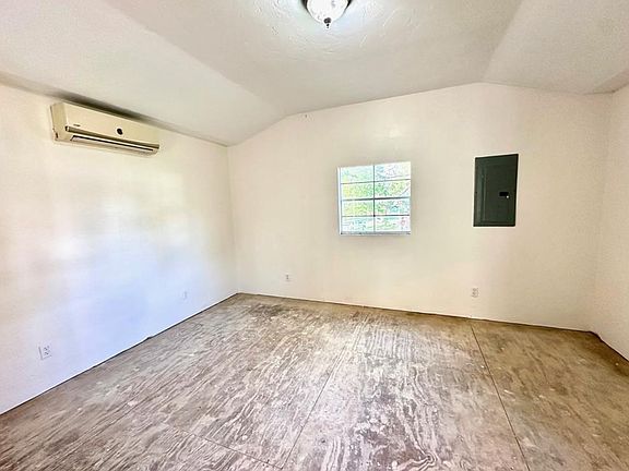 5th image of 325 E Broadway St