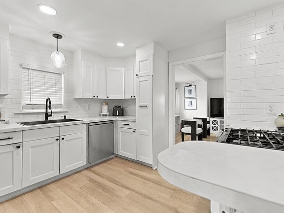 2nd image of 861 Pleasant St