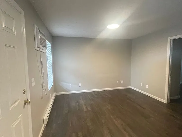 1210 Main St — Photo 5
