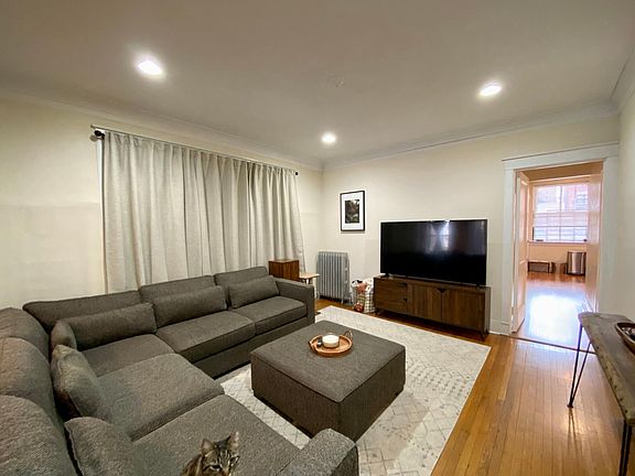 3rd image of 3812 N Wayne Ave #1S