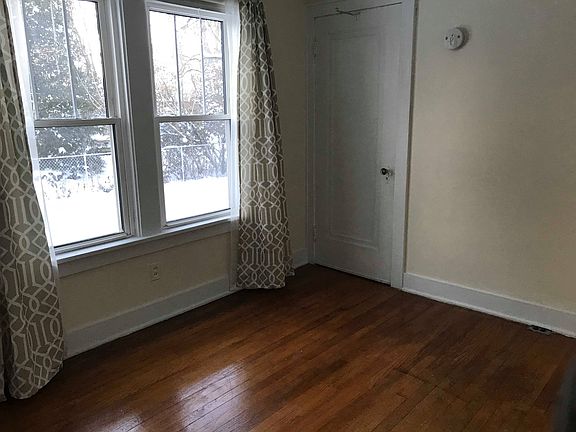 4th image of 1305 Kensington Dr