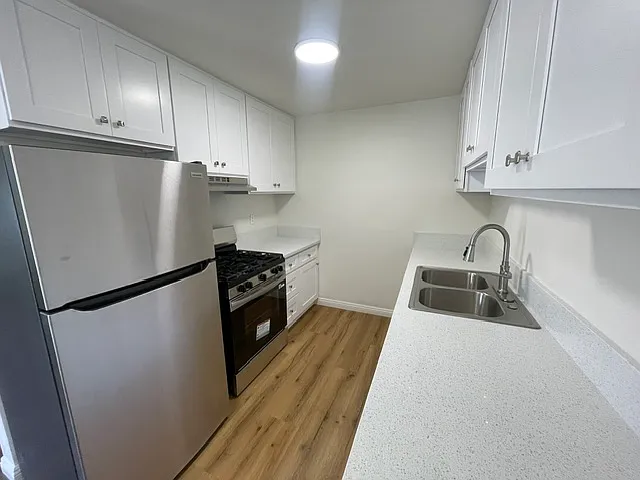 1015 W East St #F — Photo 7