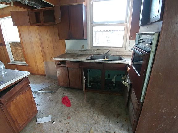 2nd image of 2045 Emerson Ave