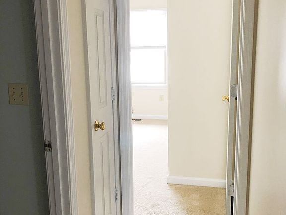 4th image of 1403-1409 W Allen St #38
