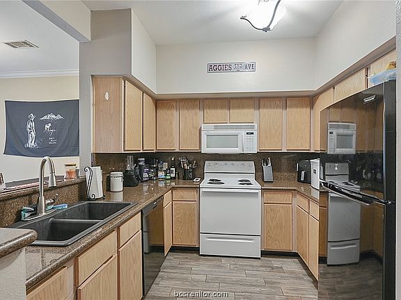 4th image of 1327 Canyon Creek Cir
