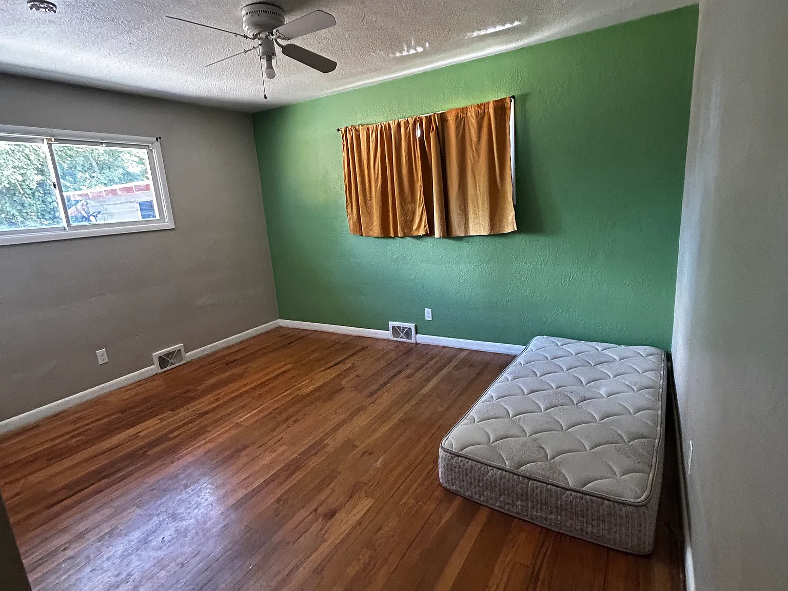 1 bed, 2000 sqft, $600 — Photo 2