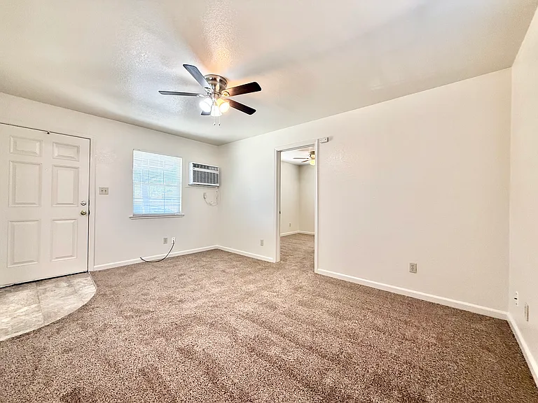 818 W Joaquin St — Photo 5