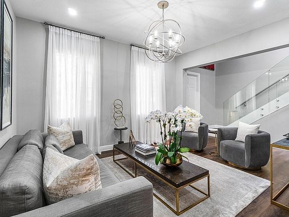 2nd image of 2404 Venetian Way