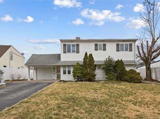 61 Wishing Ln, Hicksville, NY 11801