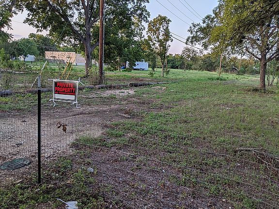 5th image of 633 Uhland Rd