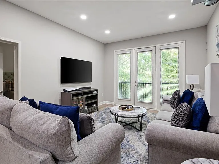 5300 Peachtree Rd #2104 — Photo 5