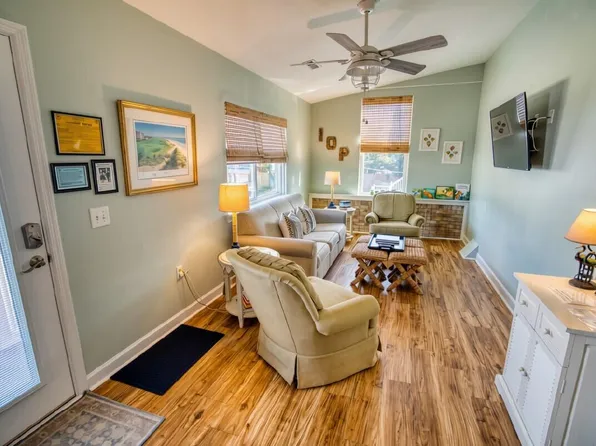 1100 Pavilion Dr APT 202, Isle Of Palms, SC 29451