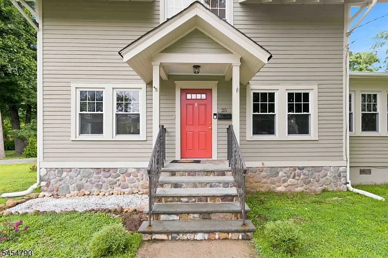 3 bed, 1.0 bath, $4,000 — Photo 4