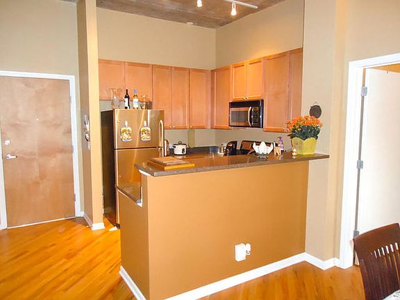3rd image of 1000 W 15th St Unit 318