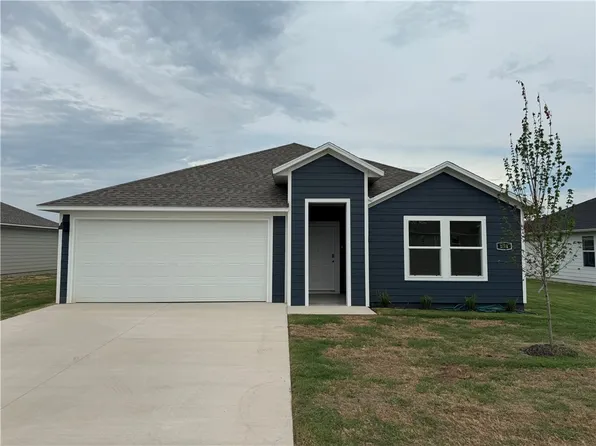 571 Riggs St, Prairie Grove, AR 72753