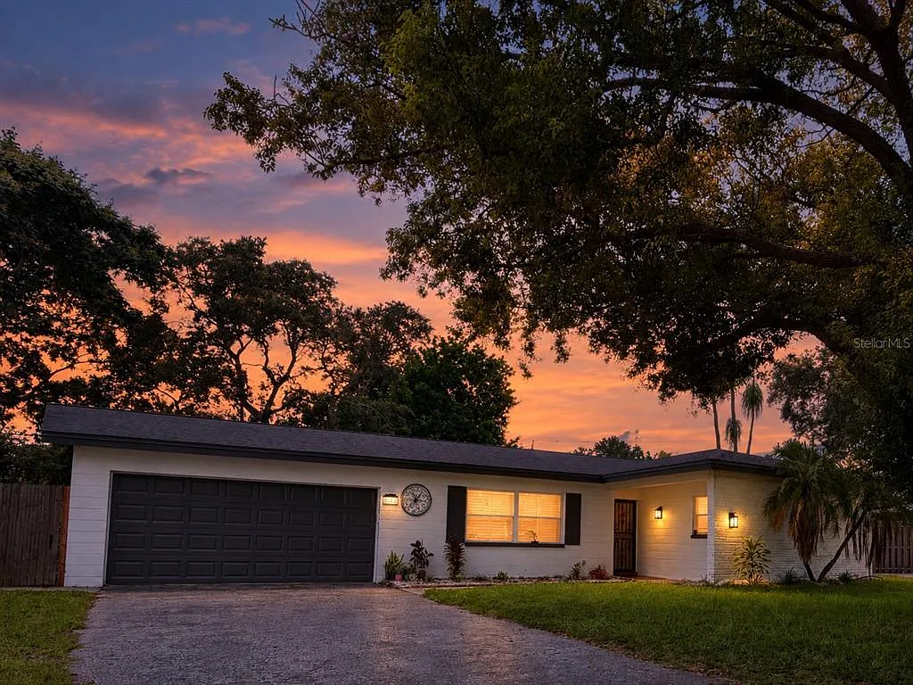 3 bed, 2.0 bath, 2137 sqft, $3,500 — Photo 1