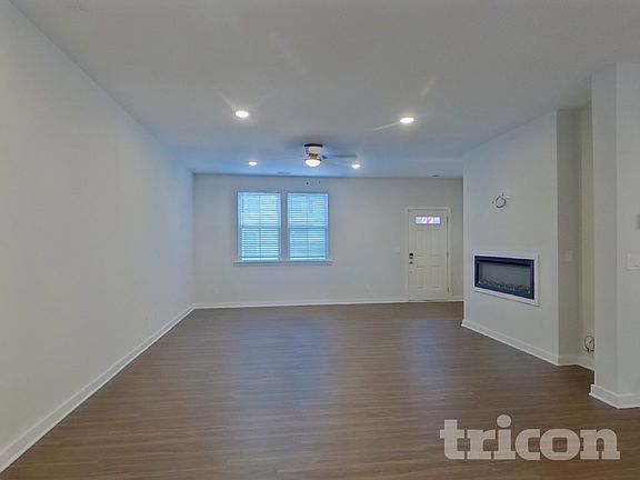 2nd image of 13865 Hill St