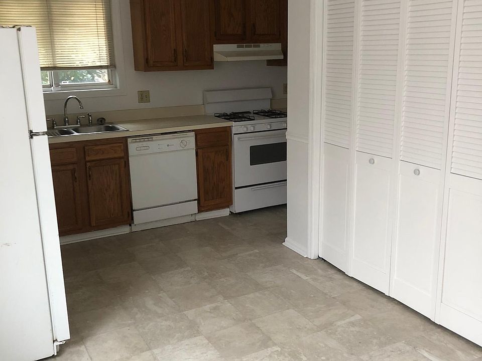 2nd image of 527 Schuyler Ave