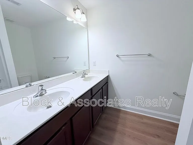275 Michigan Ave — Photo 9