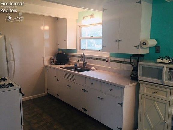 2nd image of 602 Rockwell St