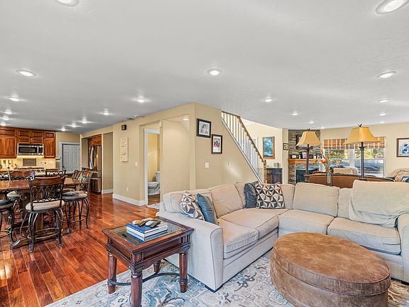4th image of 1816 Gold Dr W