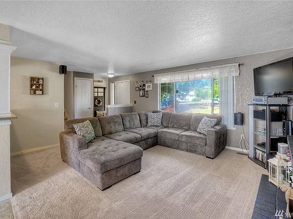 4th image of 522 189th Street Ct E