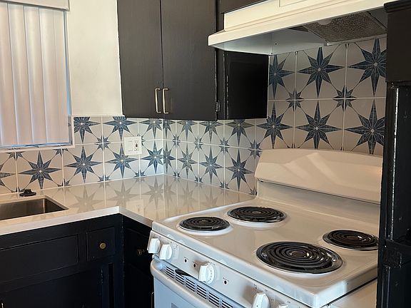 3rd image of 6100 Primrose Ave APT 11