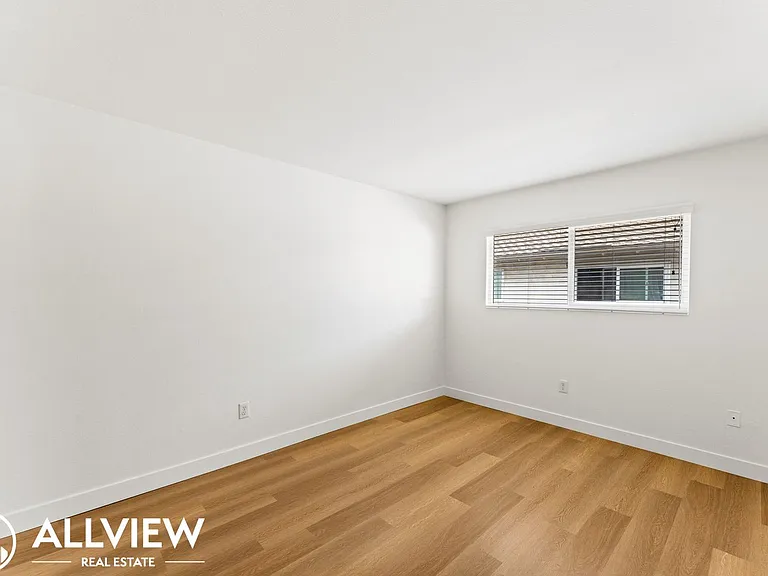 16682 Bartlett Ln — Photo 11