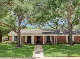 5666 Chevy Chase Dr, Houston, TX 77056