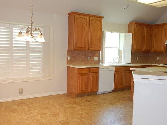 4th image of 233 Blue Hill Dr