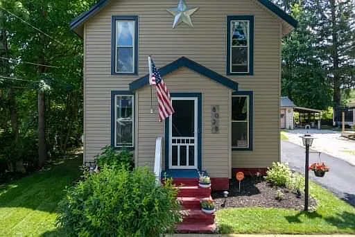 8028 French St photo 1