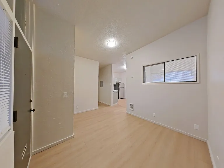 University Manor - Newly Renovated Units just a short walk from Campus! — Photo 80