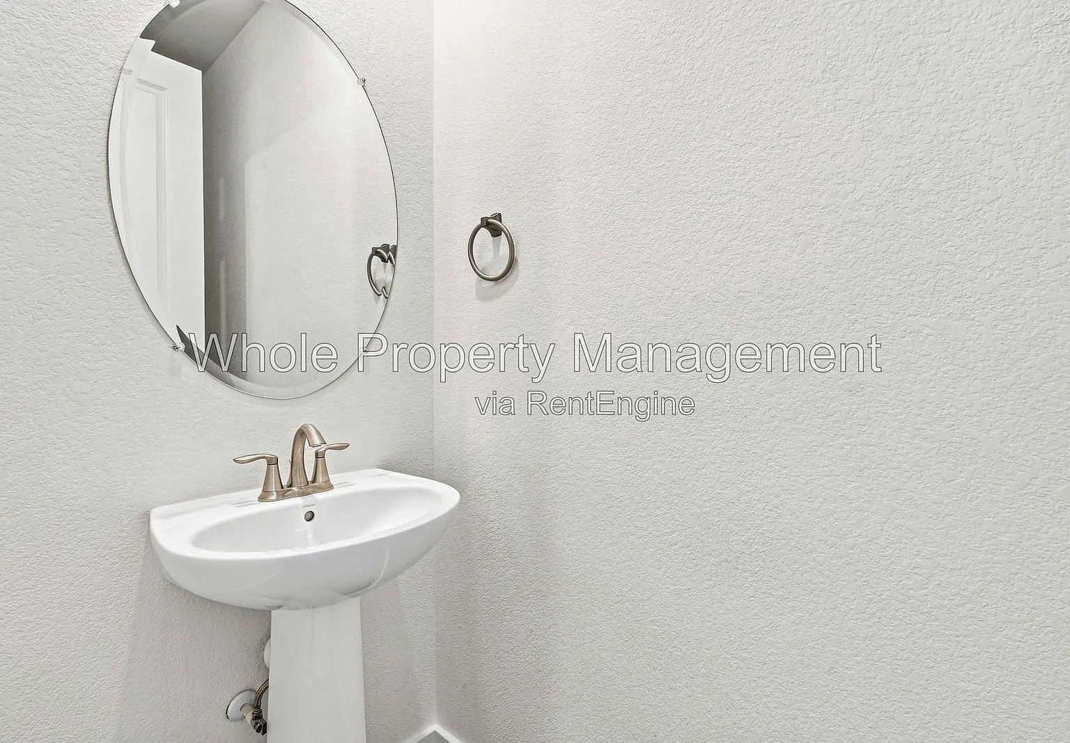 3 bed, 2.5 bath, 2200 sqft, $2,800 — Photo 3