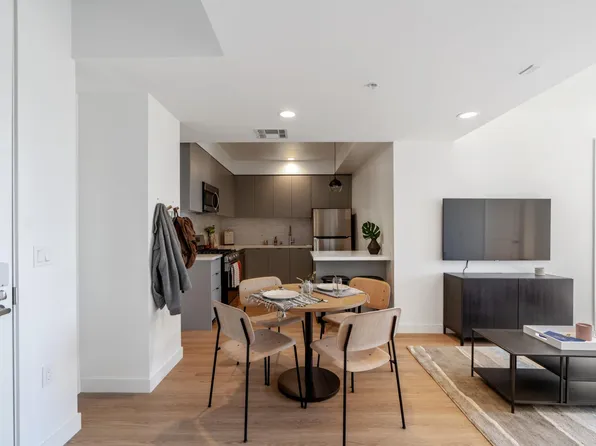 426 N Alexandria