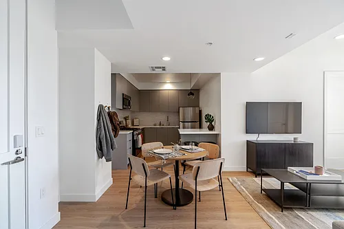 426 N Alexandria Photo 1