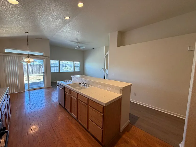 7565 Whitmore St — Photo 21