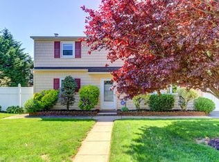1573 10th St FLOOR 2, West Babylon, NY 11704