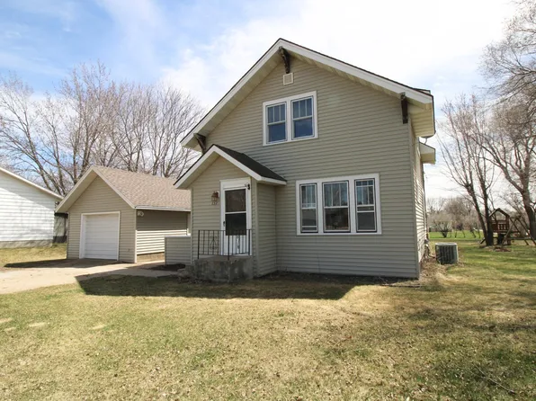 151 4th St N, Sauk Centre, MN 56378