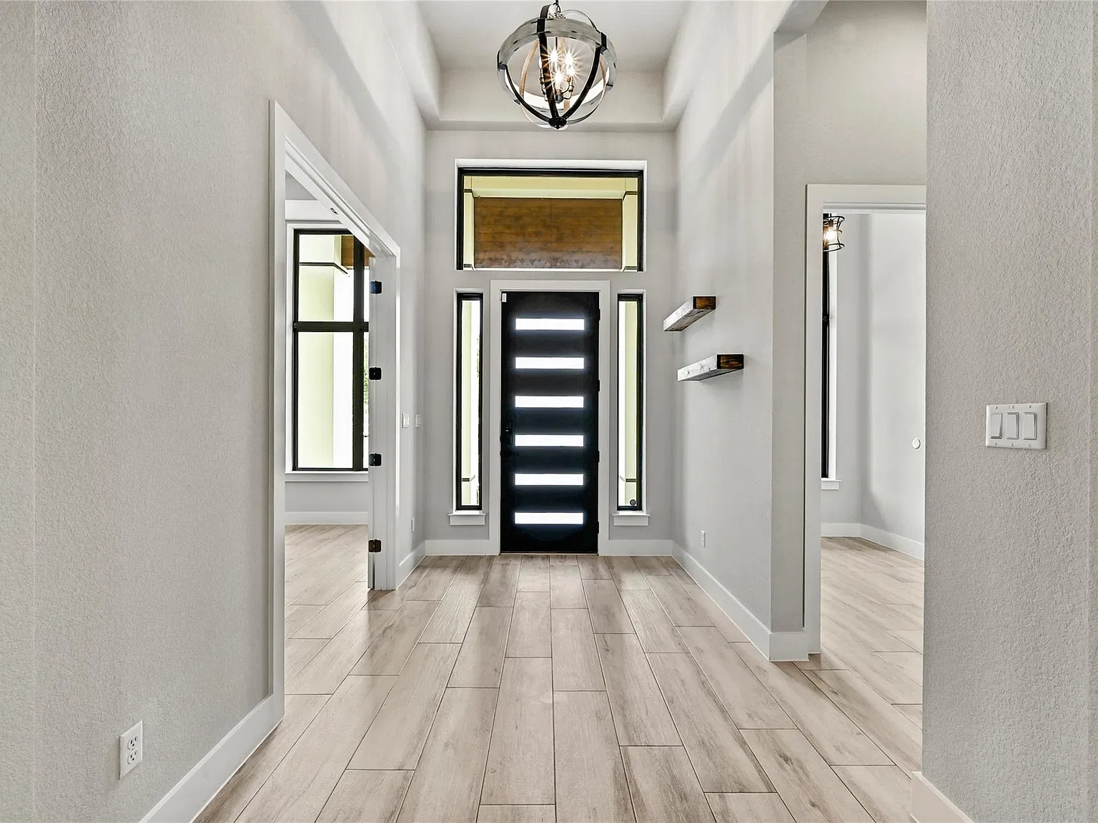 4 bed, 3.0 bath, 3223 sqft, $5,900 — Photo 2