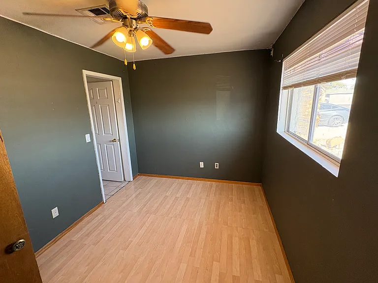 1208 W Laird St — Photo 8