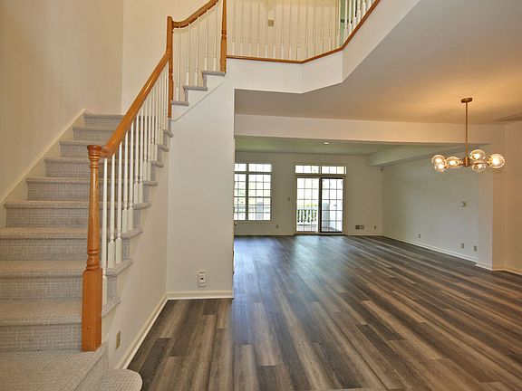 4th image of 122 Doral Greens Dr W