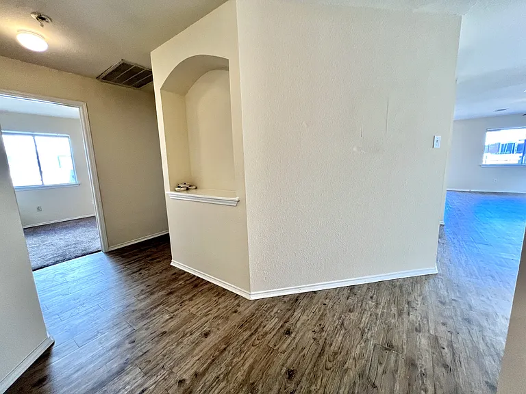 1505 Merrell Cv — Photo 3