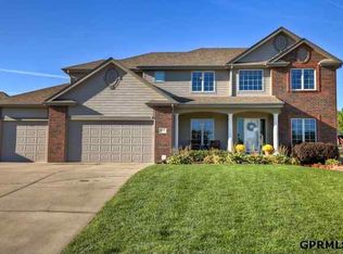 1905 Crest Ridge Dr, Papillion, NE 68133