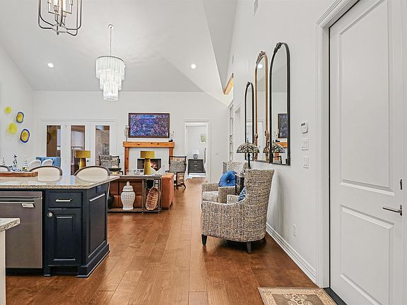 3rd image of 9139 Long Branch Dr