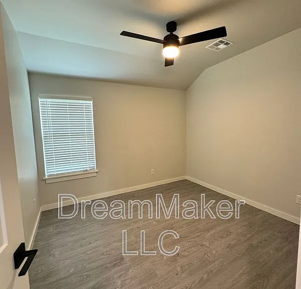 5176 Lily Ln — Photo 8