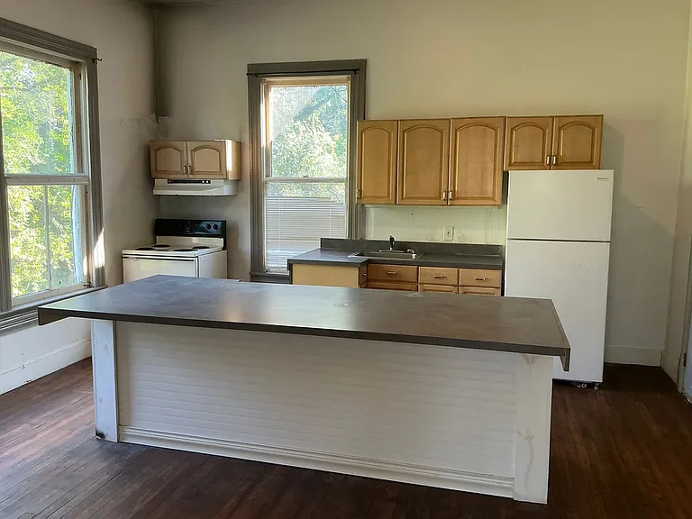 415 Dewey St #4 — Photo 2