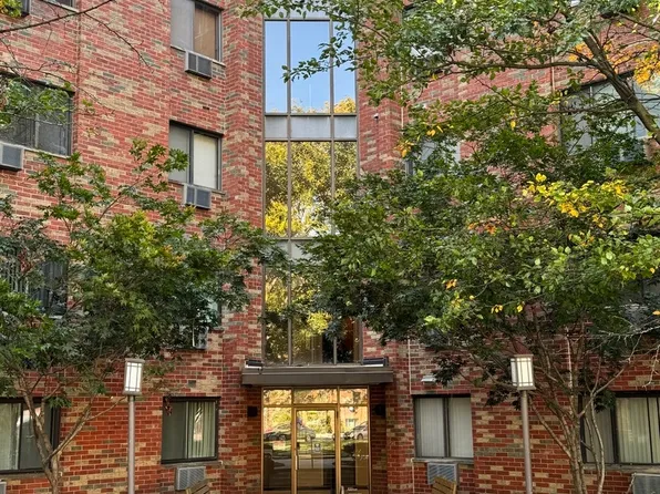 5310 N Chester Ave APT 216, Chicago, IL 60656