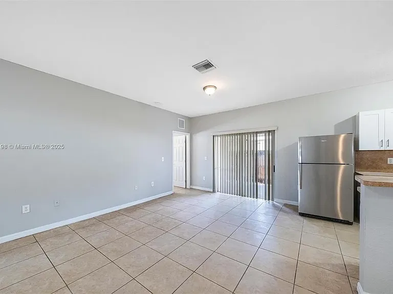 6124 SW 39th St — Photo 8